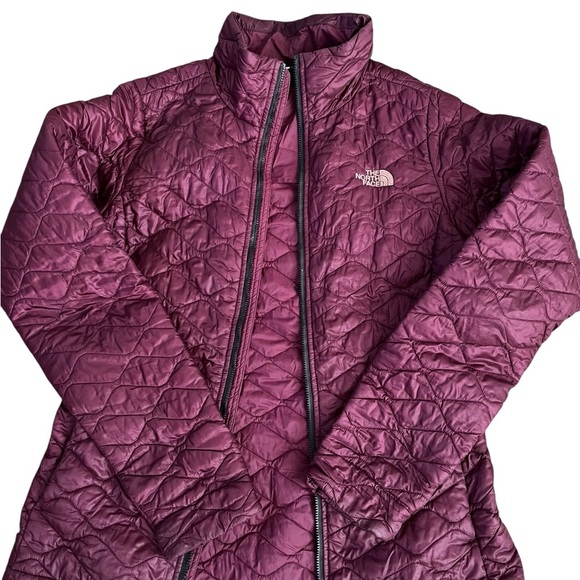 The North Face Women's Quilted Maroon Puffer Jacket (Thermoball) - Picture 1 of 4